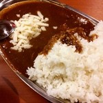 もつ千 - カレー大盛チーズトッピング