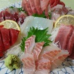 まるいち食堂 - まぐろと地魚の盛り合わせ