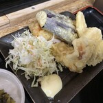 うどん処 龍太郎 - 天ぷら4種：鶏天、ちくわ天、日替り野菜2種