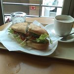 ドトールコーヒーショップ - ミラノサンド海老とポテトのバジルソース