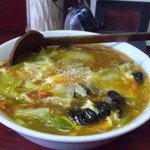 玉蘭 - 黒酢野菜あんかけ麺。あんかけの中に麺が入っている感じで、熱々をいただきましょう。