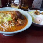玉蘭 - 坦々麺と豚スタミナ丼のセット。麺類を注文すると２５０円で豚スタミナ丼が食べられます。