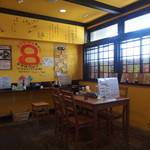 ソー勝屋 - 壁では毎月８日にサービスの件や、格言などで飾られています