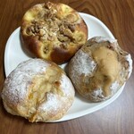 bakery tsumugi - 料理写真:3種のナッツとはちみつ　くるみフランス　屋久島たんかんみかんとクリームチーズ