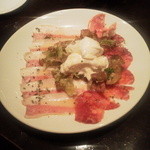 バーアムスルーム - お勧め３点盛り合わせ　イベリコチョリソー　水牛のモッアレラ　グアンチャーレ（豚バラ肉の岩塩漬け）