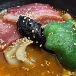 シャンティ - MOMO（水餃子）と野菜のカリーのアップ