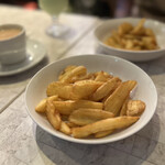 シャンティ - ガーリックスパイシーポテト　それぞれに結構な量のポテトが運ばれてきました‼️