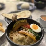 シャンティ - 曼荼羅スペシャルカリー2,000円
辛さ…2ボーガの並辛
トッピング…ヤングコーン180円