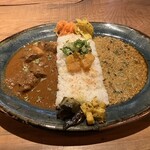 本と喫茶のゲンショウシャ - スパイスカレー　2種あいがけ