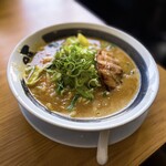 ばり馬 - 料理写真:濃厚味噌ラーメン990円です。味はめっちゃ普通でした。