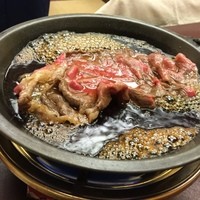 人形町今半 本店 - お肉やいてます（昼のすき焼き定食）