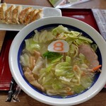 8番らーめん - 料理写真: