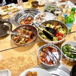福ちゃん - 昨日、夜(2026年3月6日)、大人の食事会。2時間の飲み放題付きの5000円コース⇒お店始めの時から、以来ずっとお世話になってる所の方々なので、ご希望料理も含めて、ちょっと豪快に…(お客様のお歳の年代を聞いてたので、『辛さ』と『塩味』は、なるべく控えめに…)。ご希望料理をなるべく取り入れるように…(ゆで豚とキムチ、特材海鮮チヂミ、野菜サラダ、釜山発祥のナッコプセ風の料理等で…)。