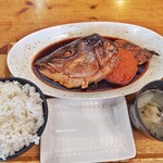 タカマル鮮魚店 - ご飯、味噌汁（アラ汁）お代わり無料で680円税込