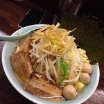 麺屋 滝昇 - ラーメン特盛り麺400g¥920+全部のせ¥320 ニンニクコール。醤油、背脂に化学調味料で食べさせるスタイル。味の素ってマジックパウダーですね！