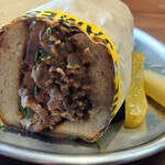 JAMES - チョップドチーズ ピクルス付き