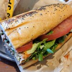 JAMES - チョップドチーズ (パンはROLLと比べると柔らかい)