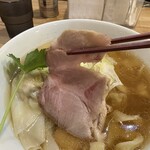 手打ち正麺 Hachimitsu - チャーシューリフト