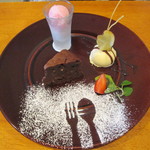 ピアチェーレ - ゴボウとナッツのガトーショコラ