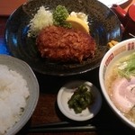 居酒屋 いちの膳 - 肉汁たっぷりメンチカツ定食＆半ラーメン