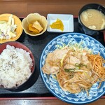 御食事処ひなや - サービス定食A豚肉生姜焼800円