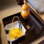 比良山荘 - 薬味の山椒とゆすの皮