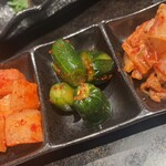 焼肉家 益市 - キムチ盛り