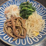 焼肉家 益市 - ナムル盛り