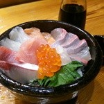 魚虎 - 海鮮丼(小)680円