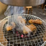 肉三昧 石川竜乃介 - 焼いてます