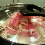 肉屋の正直な食堂 - ふたつきで出ます。これから・・ヒーターで加熱！