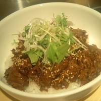 赤身焼肉 かるびあーの 新橋店 - 焼肉丼　950円
