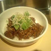 赤身焼肉 かるびあーの 新橋店 - 焼肉丼　950円