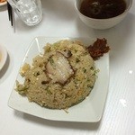 めだかタンタン - チャーハン（食べかけなのでデススター状態）。