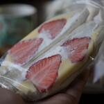 パパサンドのお店 はとぽ - ちょっと贅沢な いちご