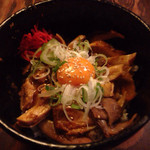 Izakaya Kurando - ホルモン丼 650円