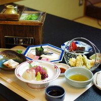 湯豆腐会席(ランチ6050円ディナー7150円)