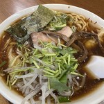 いしとみ - 料理写真:ワンタン麺