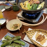 はし田屋 - 2人前からの 鶏白湯鍋  キャベツが甘くて〜美味しかった〜二人じゃ食べきれないかと思ったら、シメまで頼んで食べ切った〜