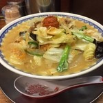 龍上海 - ラー博は俺の社員食堂。  冬限定、からみそ中華！  ラードで炒められたアツアツの野菜がプリタツ。野菜大好き☆  からみそは今日もパワフル。食後はブレスケアですよ。はは
