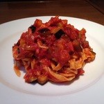 三鷹 モダンタイムス - ベーコンのなすのトマトソースパスタ