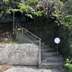 プラウマンズ ランチ ベーカリー - お店への道もおしゃれ①