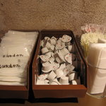 花畑牧場カフェ　生キャラメル＆アイスクリーム - カウンターでいただきます