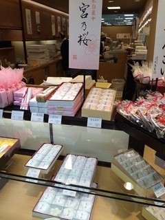 菓匠 千鳥屋宗家 - 新春の装いの店頭です