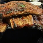 うな時 - 大盛り。間にステーキ入ってます。