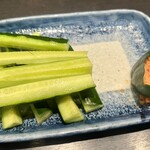 うなぎ小鐵 - モロキュウ　390円