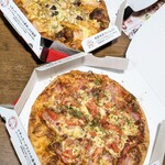 ピザクック - 料理写真:下がトマト系で上がシーフード