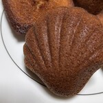 エシレ・パティスリー オ ブール - マドレーヌはシェル型