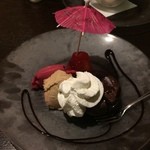 創作厨房 ばんめし屋 - フォンダンショコラ　アイスクリーム添え