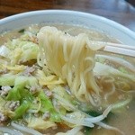新華苑 - 定番メニューとは少し違う味噌ラーメン。